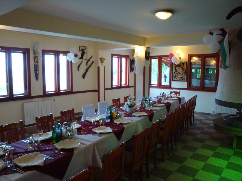 Family Hotel Diana Lyaskovo  エクステリア 写真