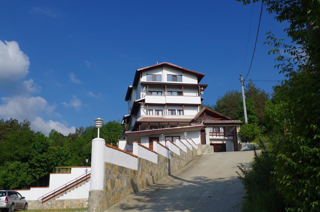 Family Hotel Diana Lyaskovo  エクステリア 写真