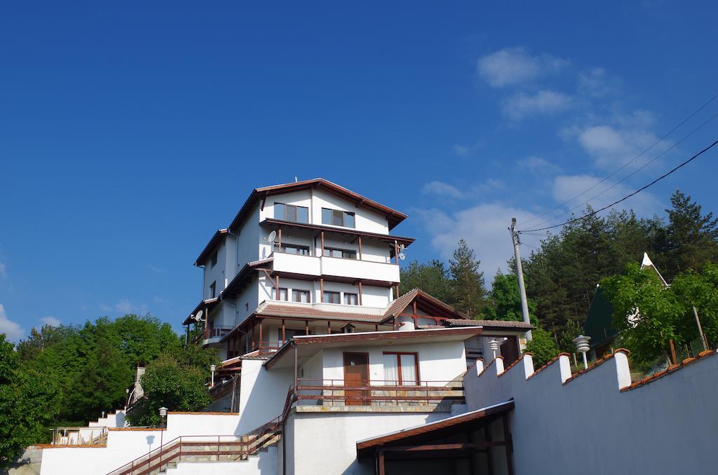 Family Hotel Diana Lyaskovo  エクステリア 写真