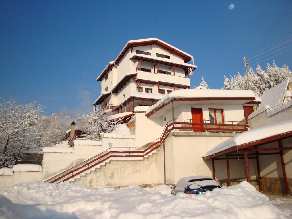 Family Hotel Diana Lyaskovo  エクステリア 写真