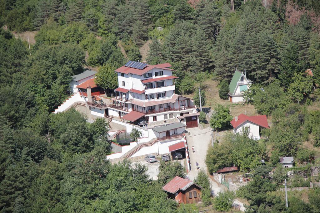 Family Hotel Diana Lyaskovo  エクステリア 写真