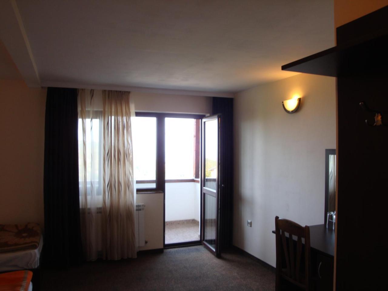 Family Hotel Diana Lyaskovo  エクステリア 写真